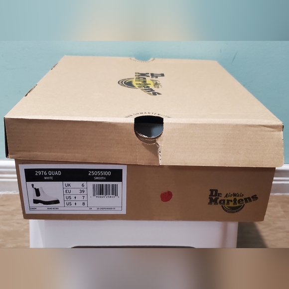 NIB DR. MARTENS 2976 Quad Retro White Smooth Leather Chelsea Boots Various Sizes - Picture 12 of 13